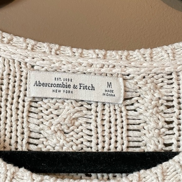 Abercrombie & Fitch Cream Cable Knit Sweater Size Medium - Picture 3 of 16